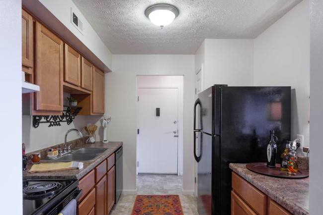 Merlot - Renovated Kitchen - West Hills Apartments