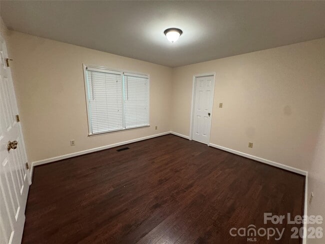 Building Photo - 219 Larkfield Rd