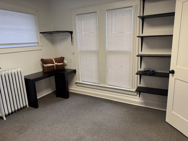 Building Photo - 775 University Ave