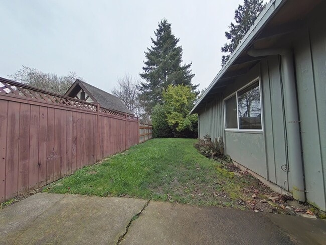 Building Photo - 2 Bedroom Duplex ~ Corvallis ~ Pet Friendly