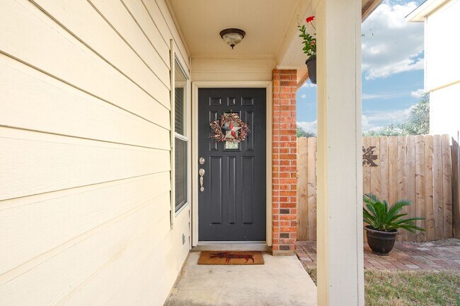 Building Photo - Stunning Open-Concept Home with Modern Amenities and Prime Location