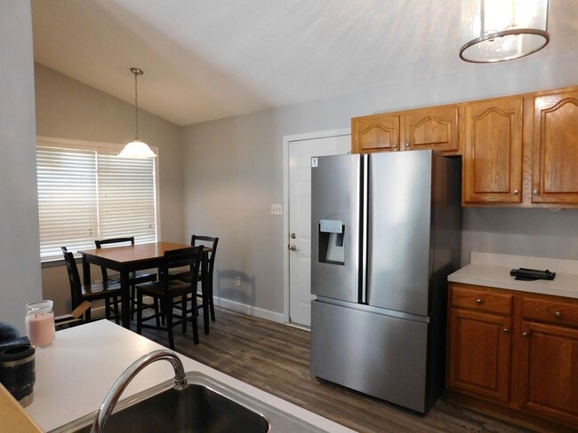 Building Photo - 305 Gibbs Rd