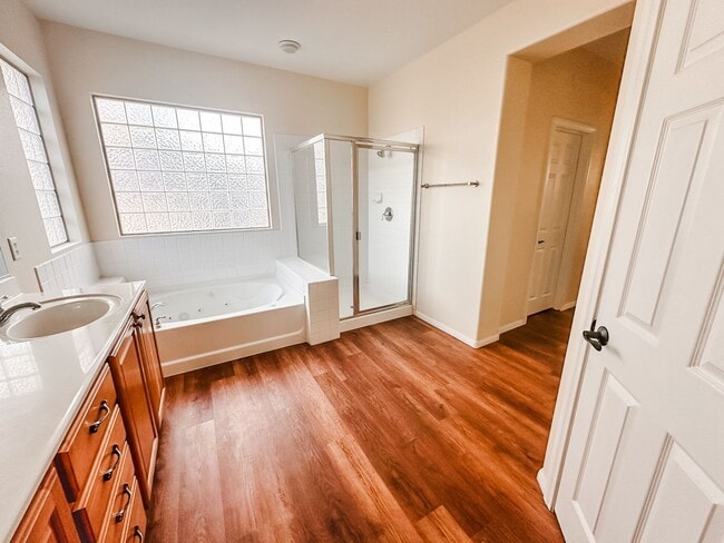Building Photo - Beautiful 4 bedroom 3 bath plus loft home in the Vistas in Summerlin!