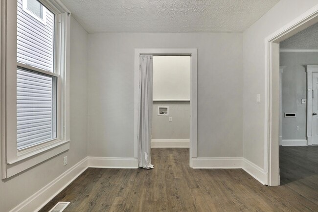 Building Photo - 628 E Whittier St