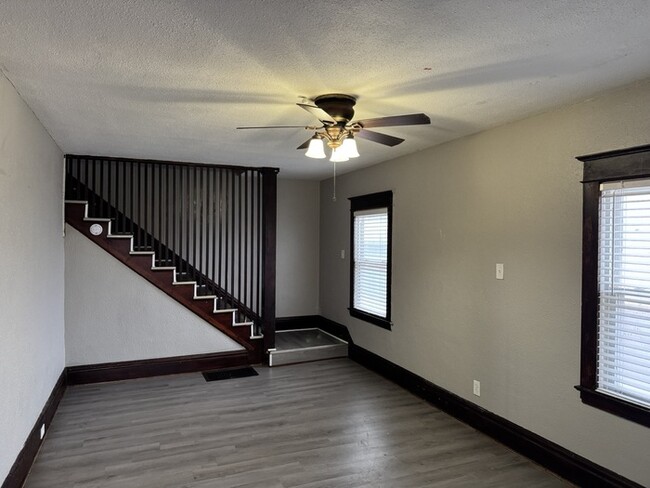 Building Photo - Move-In Ready Gem: Spacious 3-Bedroom, 1-B...