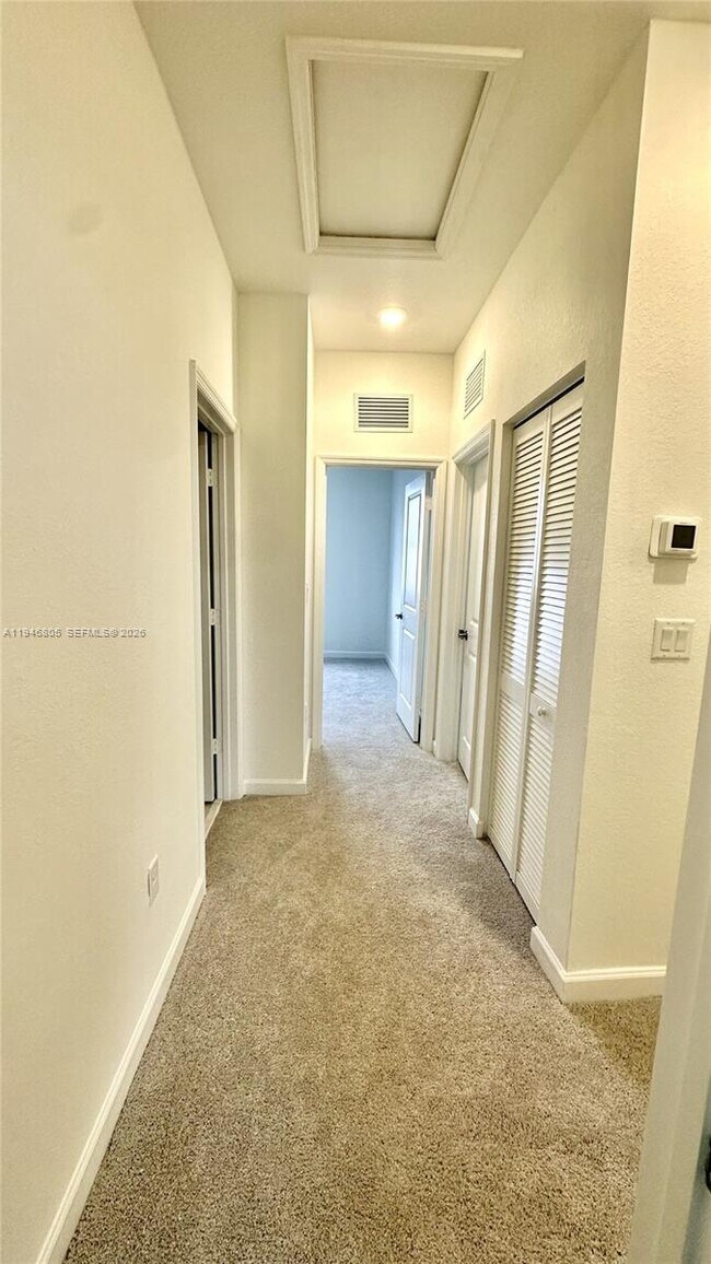 Building Photo - 2713 SE 26th Rd