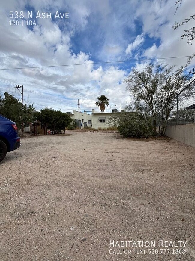 Building Photo - 538 N Ash Ave