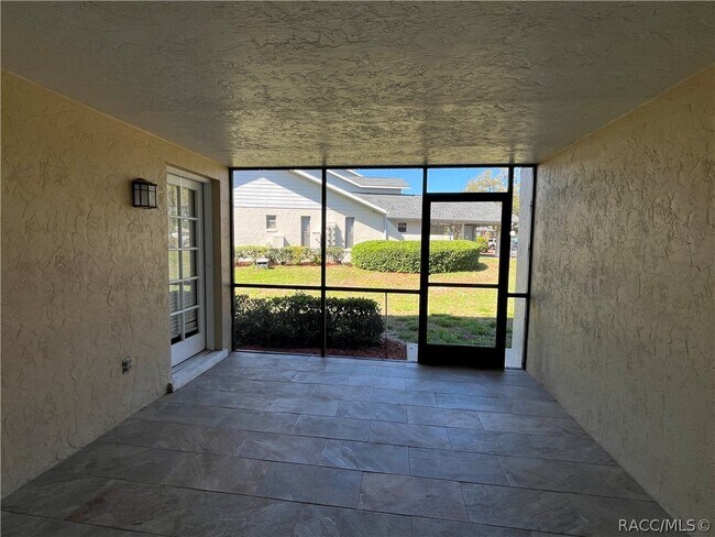 Building Photo - 760 E Gilchrist Ct