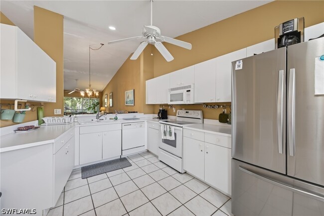 Building Photo - 705 Luisa Ln