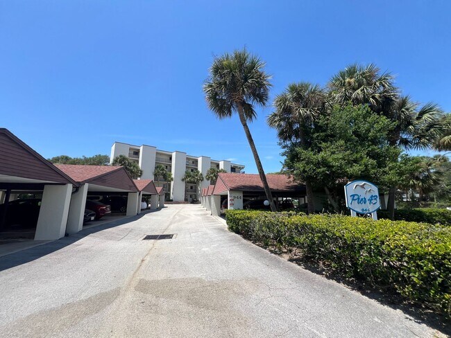 Building Photo - BEAUTIFUL and Renovated Riverfront Furnished Condo 2 Bedrooms, 2 Bathrooms