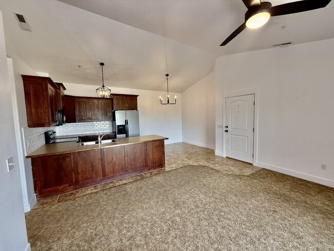 Building Photo - 1045 S 1700 W