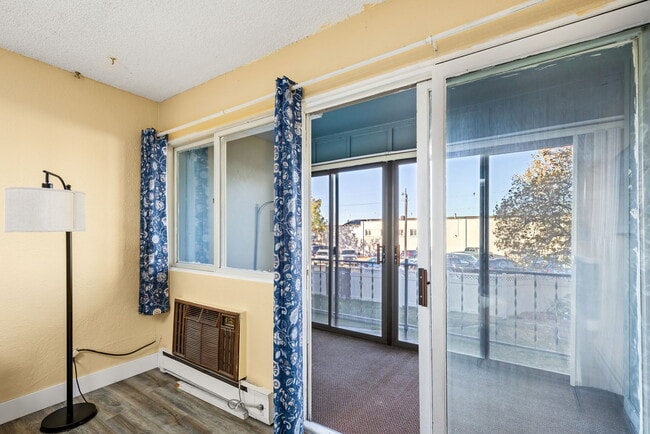 Building Photo - 925 1st Ave N