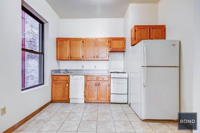 Building Photo - 292 W 92nd St