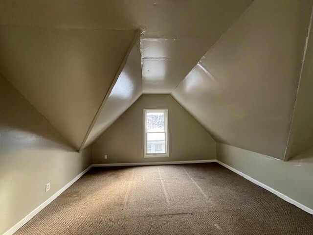 Building Photo - 418 Studebaker St