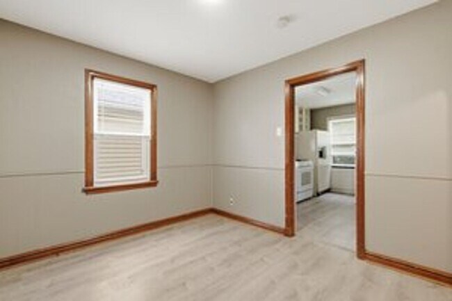 Building Photo - 3 Bed / 1 Bath | Ferguson, MO | $1,220/mo