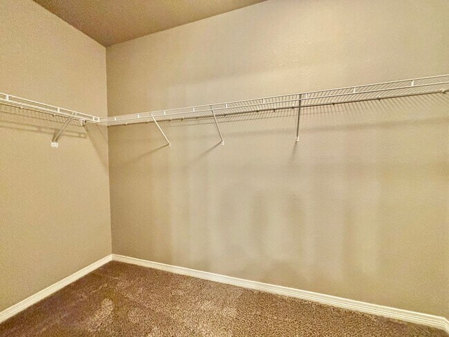 Building Photo - Beautiful 3 bed, 3 bath Townhome in West W...