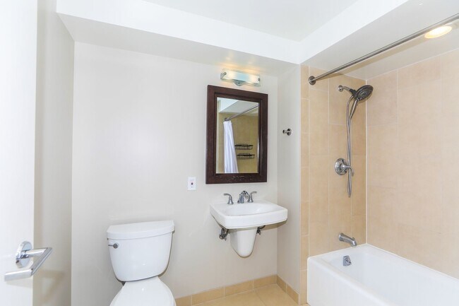 Building Photo - Allure Waikiki - 2 bedroom, 2 bath with 1 ...