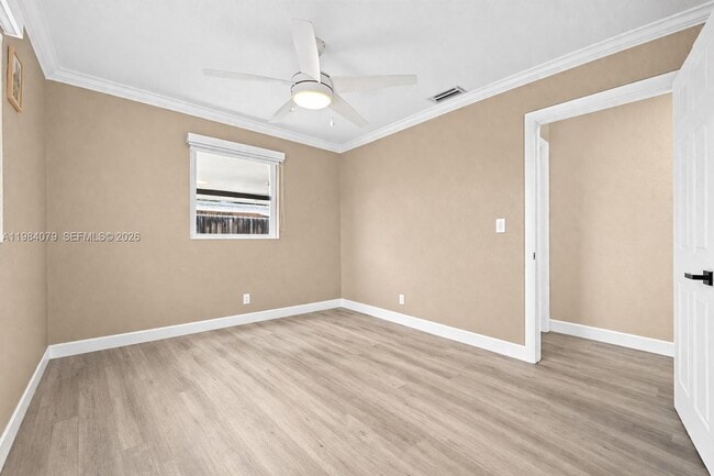 Building Photo - 5721 SW 38th Ct