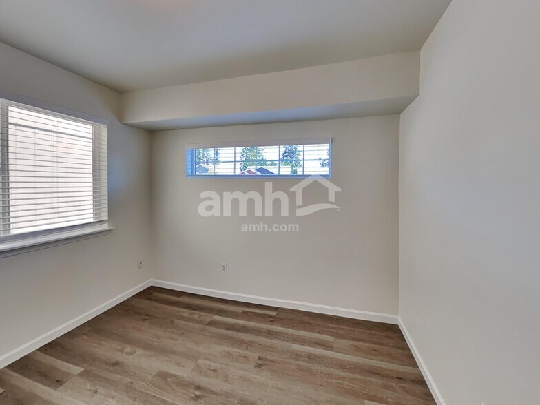 Building Photo - 17712 2nd Ave Ct E