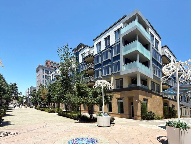 Building Photo - **150 The Promenade N #415 Long Beach** Upstairs Spacious 2 bedroom 2 bath !!2 weeks free OAC!!