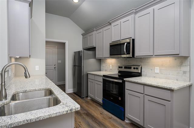 Building Photo - 2801 Tulip Dr