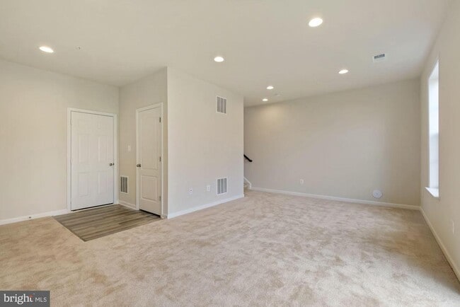 Building Photo - 5986 Passend Dr