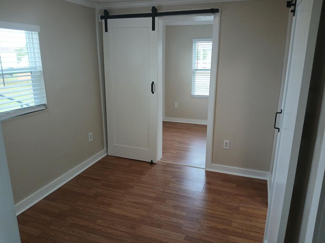 Building Photo - 319 1/2 E. 11th St