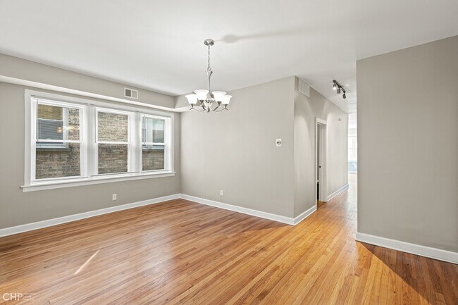 Building Photo - 3744 W Eastwood Ave