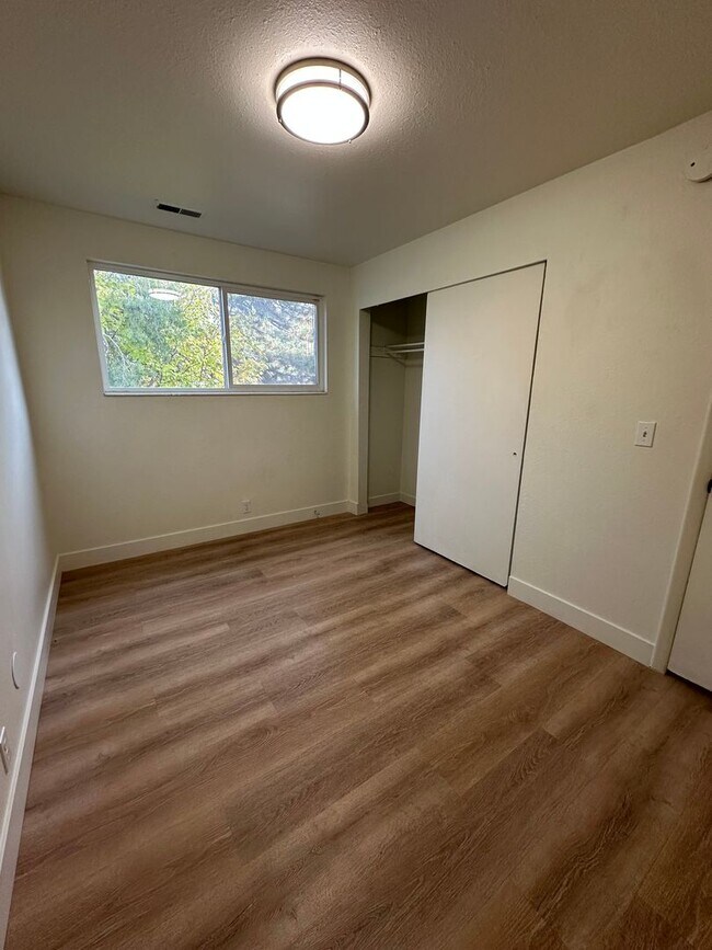 Building Photo - GET $500 OFF THE FIRST MONTHS RENT!!!