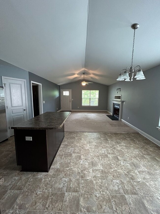 Building Photo - 3 Bedroom 2 Bath