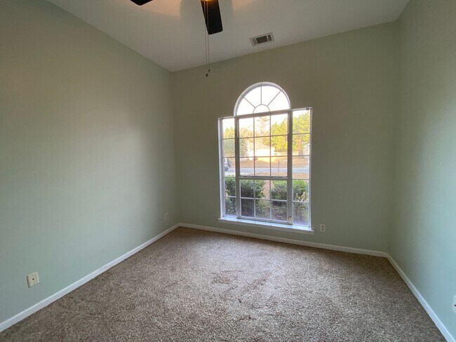 Building Photo - 3 bedroom 2 bath house in Berwick