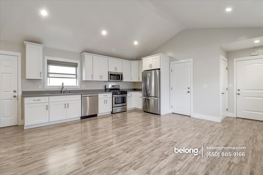 Building Photo - 683 Harbour Way