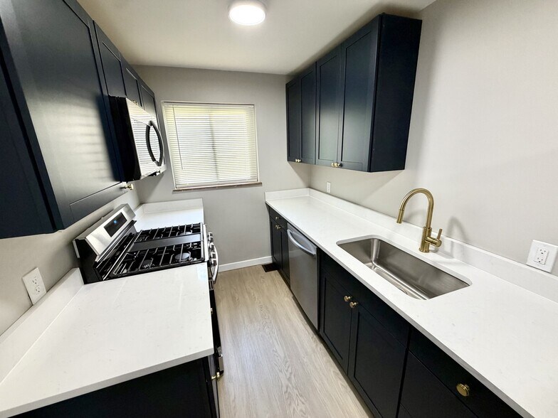 Building Photo - 745 Wilbud Dr