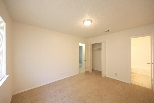 Building Photo - 12805 Broughton Way