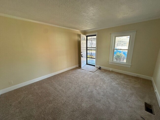 Building Photo - 1302 Highland Ave