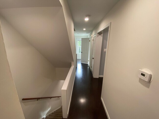 Building Photo - WOW!! BRIGHT AND SPACIOUS WATERTOWN UNIT W CENTRAL AIR, WASHER/DRYER