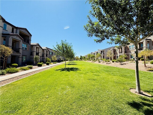Building Photo - 460 Ylang Pl