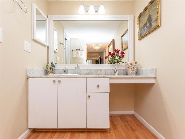 Building Photo - 1147 Hillsboro Mile Unit 209