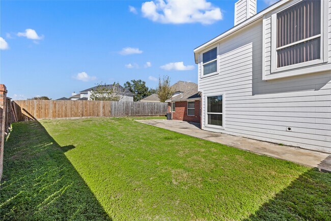 Building Photo - 14942 Gray Ridge Dr