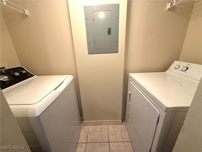 Building Photo - 8940 Colonnades Ct E