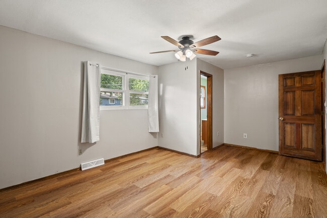 Building Photo - 1305 Jake Ln