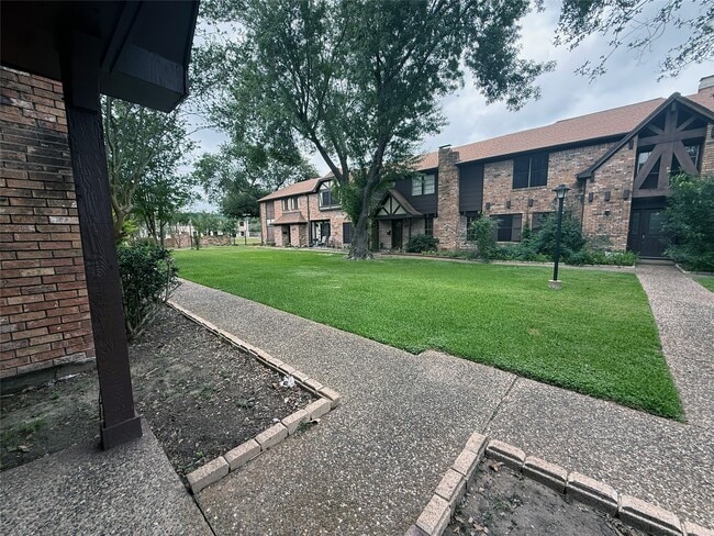 Building Photo - 4107 Vista Rd