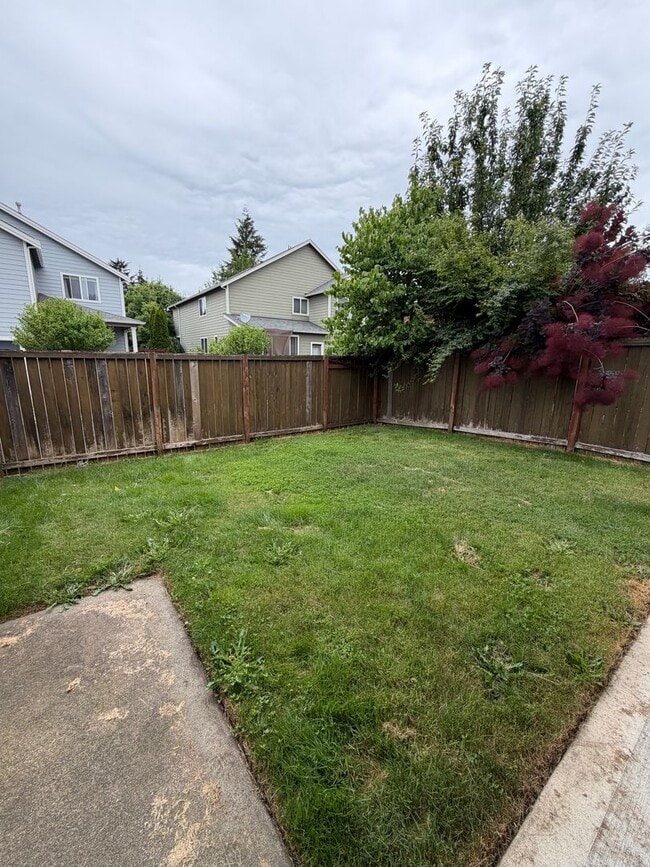 Building Photo - 1415 Grindstone Dr SE
