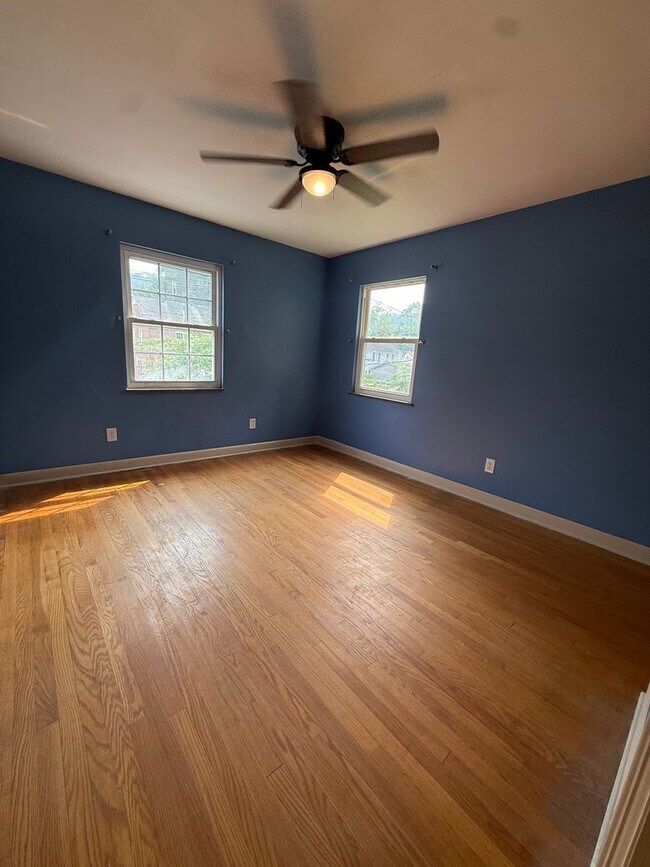 Building Photo - 3821 Staunton Ave SE