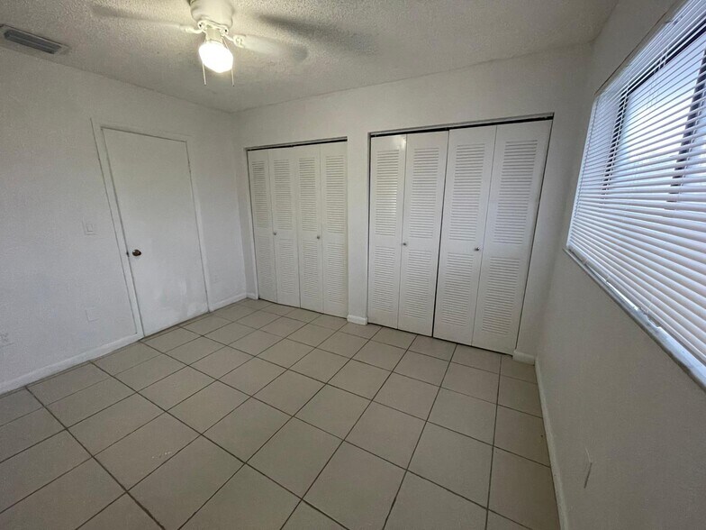 Building Photo - 230 W 68th St