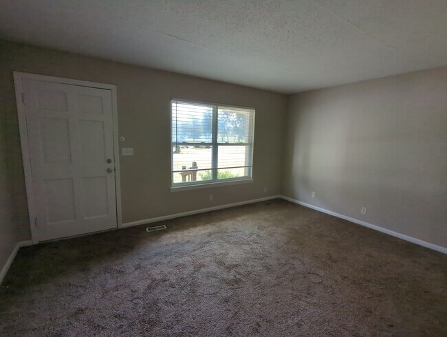 Building Photo - Hixson Duplex