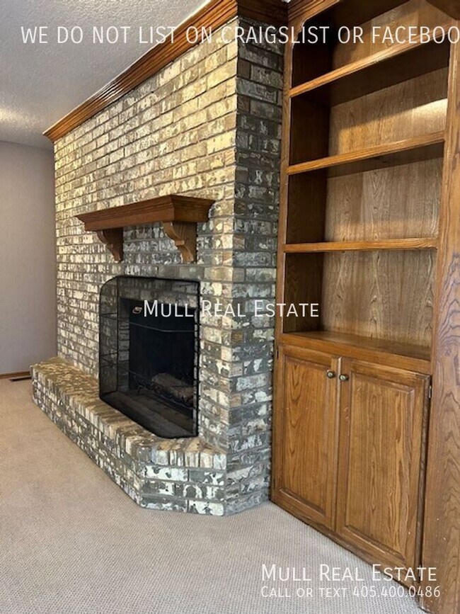 Building Photo - 2824 Silvertree Dr