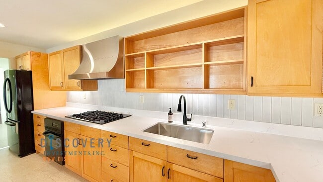 Building Photo - Updated MCM Gem in Adams Point