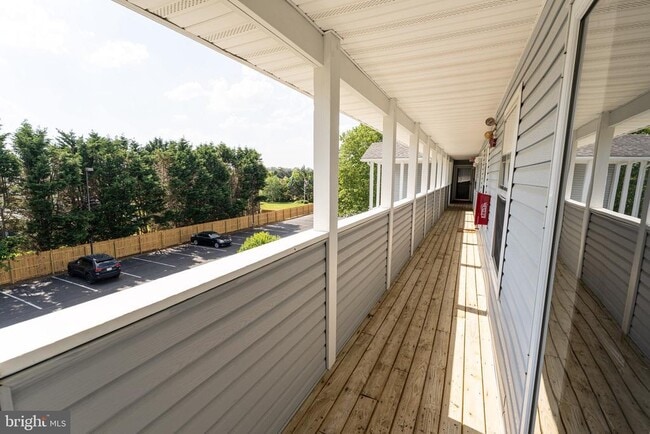 Building Photo - 3500 Sanibel Cir