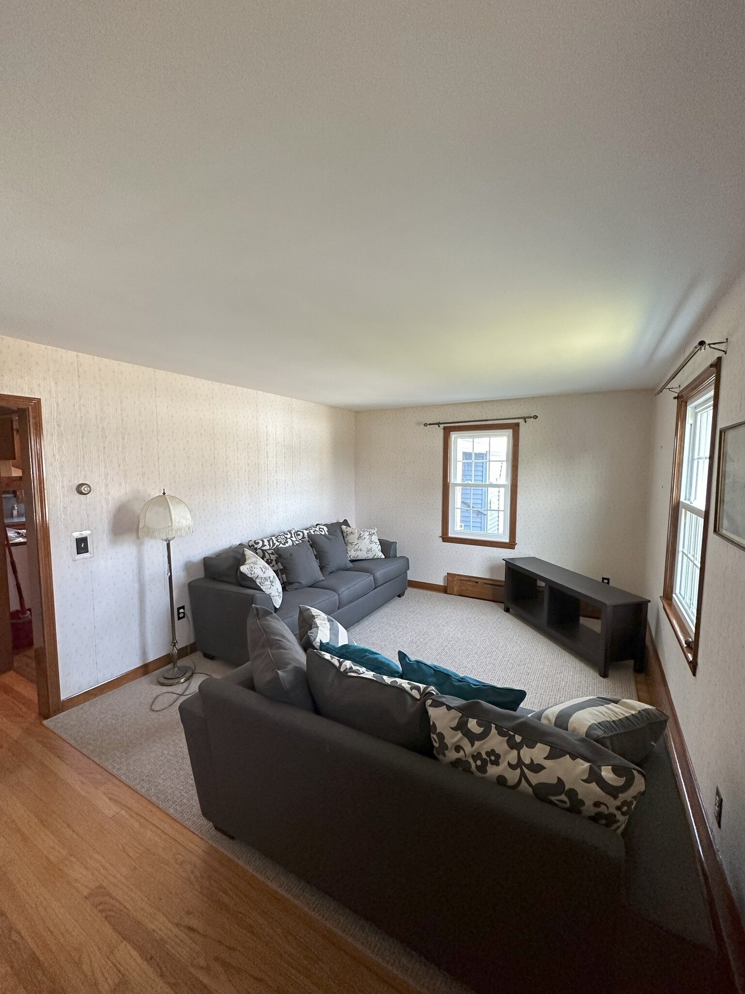 Building Photo - 10 River St